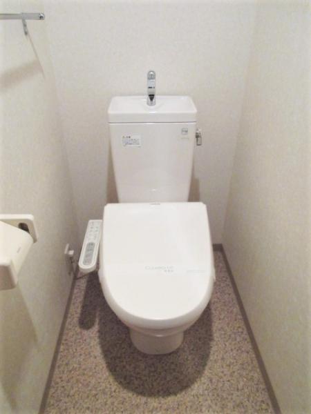 バストイレ別。温水洗浄便座有。