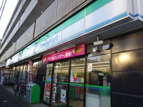 ファミリーマート新代田駅前店