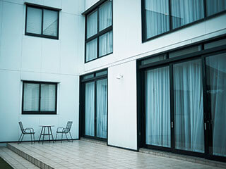 いろいろな工夫で「在宅」のイメージを演出