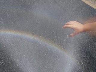 朝夕の打ち水でスッキリ