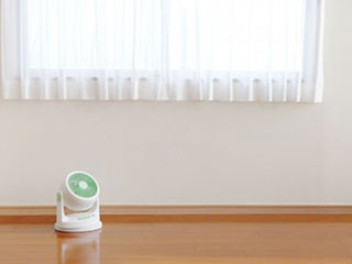 扇風機やダンボールを使い電気代を節約