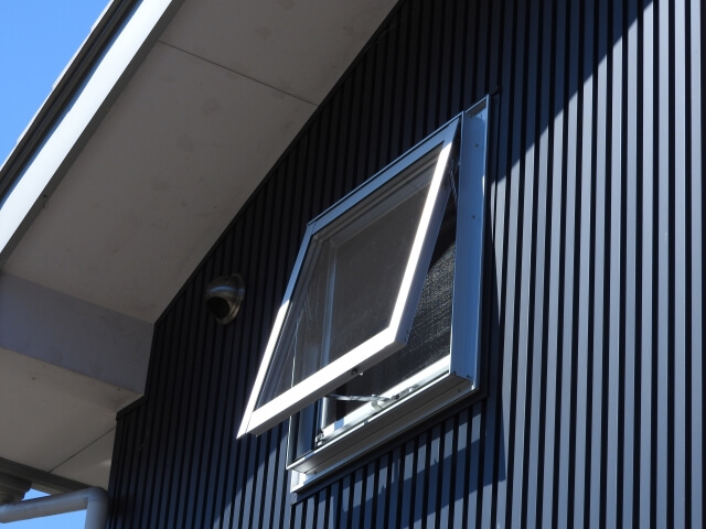 2箇所以上の窓を開けて空気を入れ替える