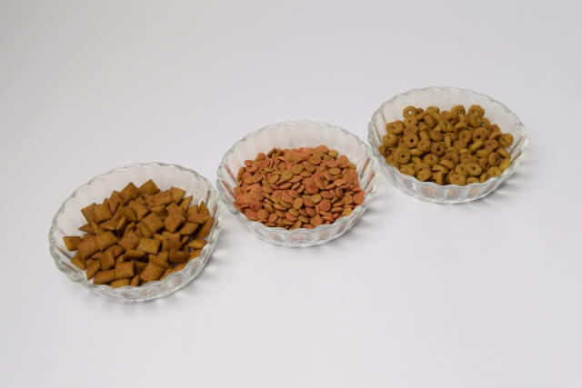 ペットが食べ慣れたフードを1週間分多くキープ