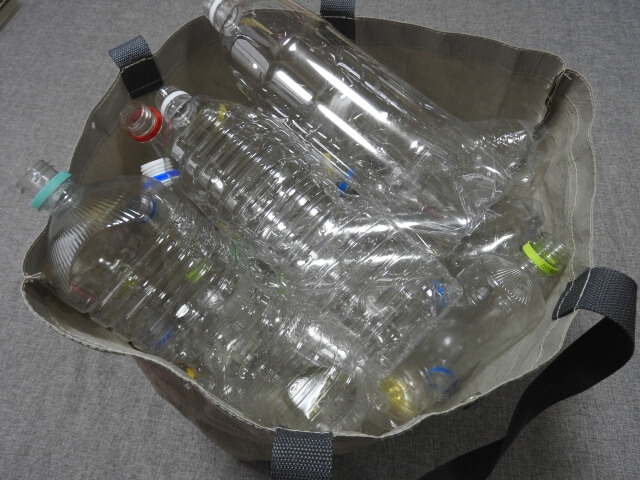 キャップとラベルを外しきれいな状態で出すこと