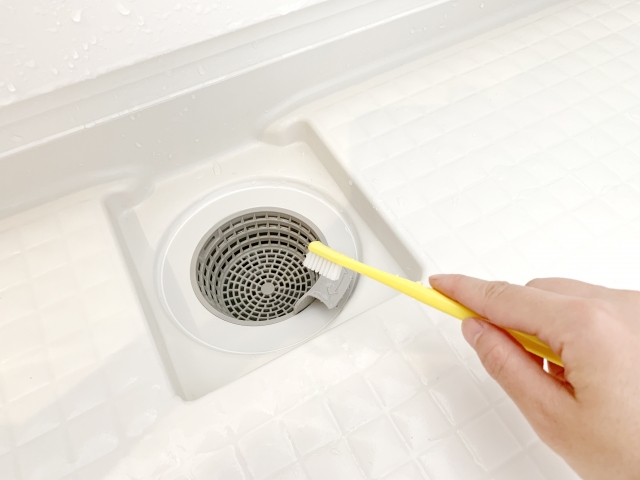 梅雨の前に、浴室の換気扇、排水溝、天井を