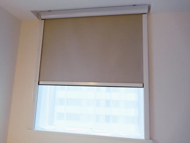 洗濯不可ロールスクリーンは、軽く叩き拭き