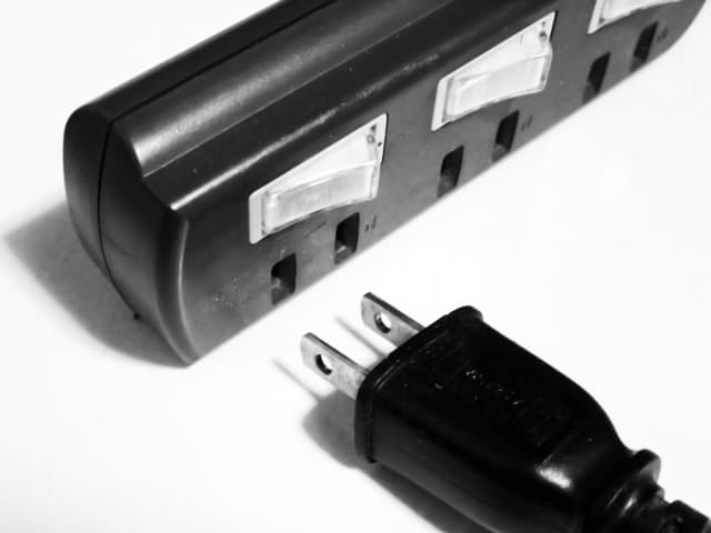 雷サージ保護アイテムは、適宜交換を