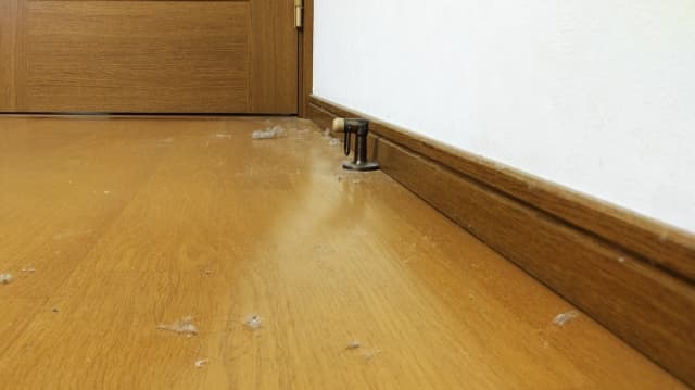 フローリングのベタつきは、油分と湿気+ホコリ