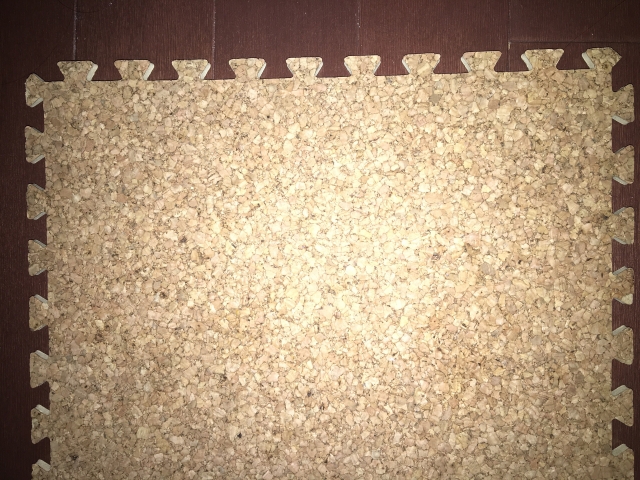 暖房器具＋コルクマットでより暖房効果がアップ