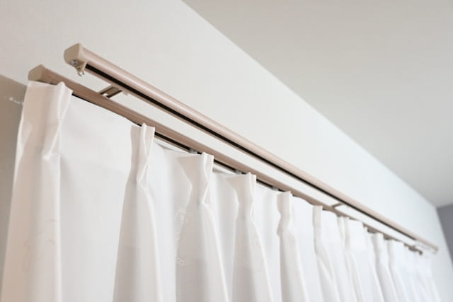 「天井から」「床まで」で、天井を高く見せる