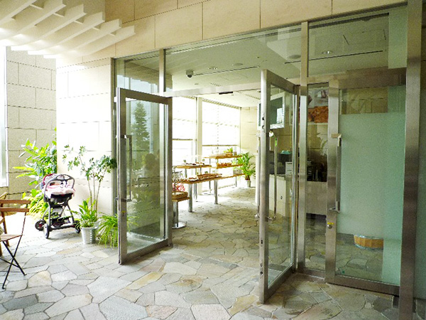 カフェラウンジ