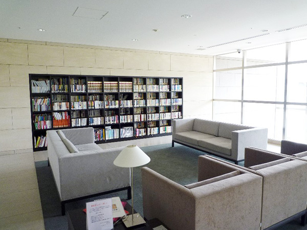 ライブラリーラウンジ