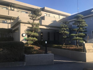 スロープ付の広々エントランス